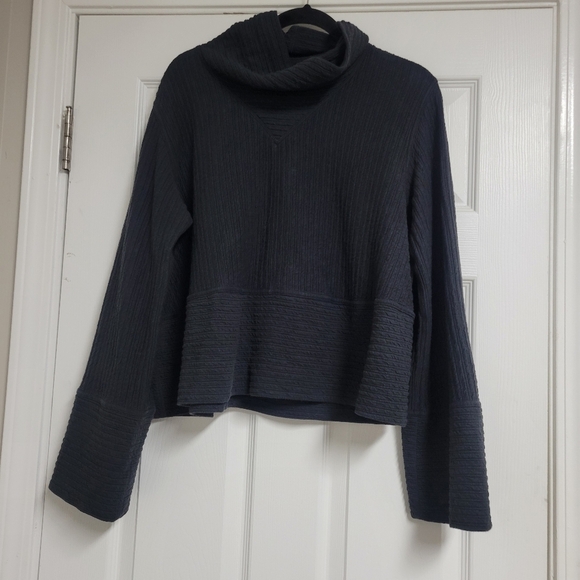 Lululemon Retreat Yourself Pullover. - Picture 5 of 11